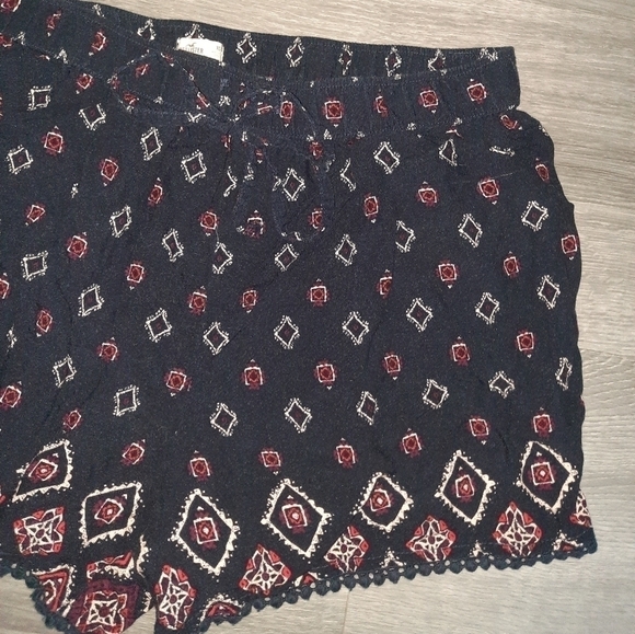 Hollister Geometric Patterned Tassled Shorts - Picture 3 of 7